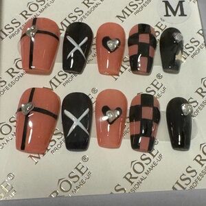 Stylish Black and Pink Artificial Nail Set
